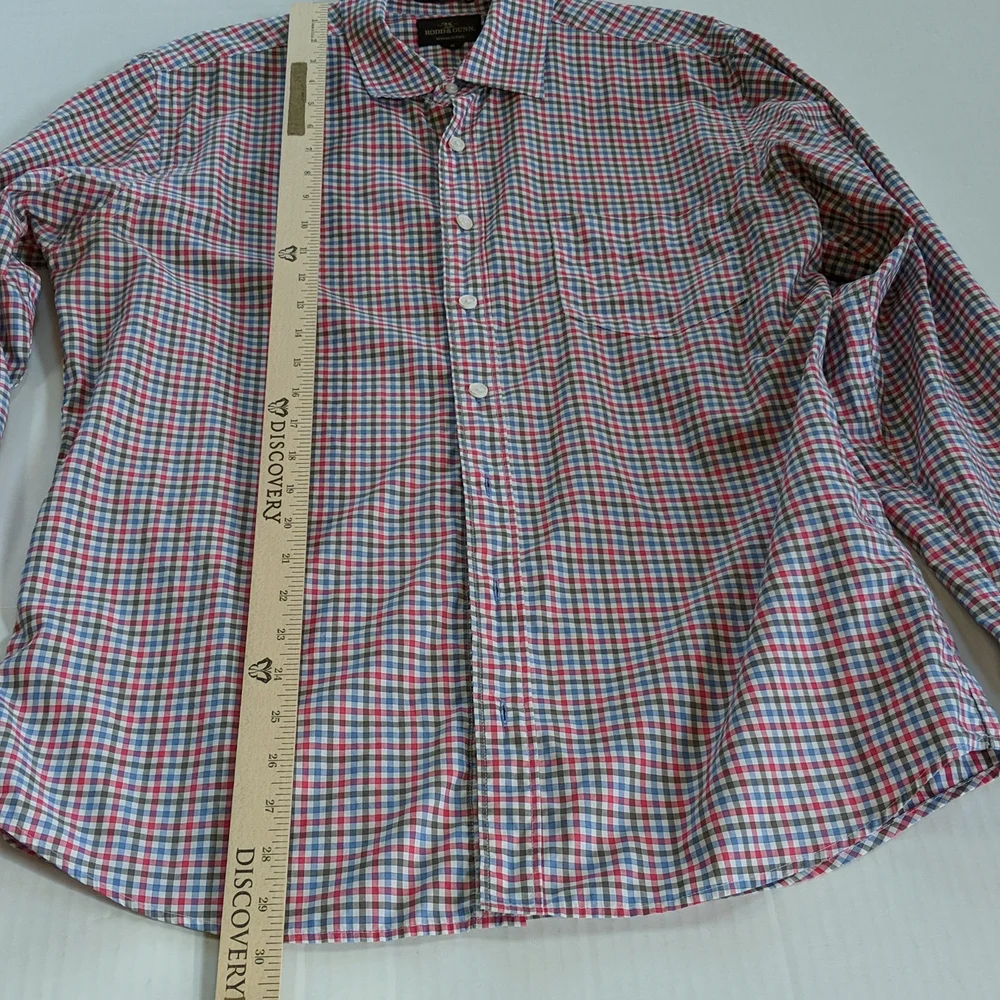 Rodd & Gunn, button down checked shirt. Size Medium